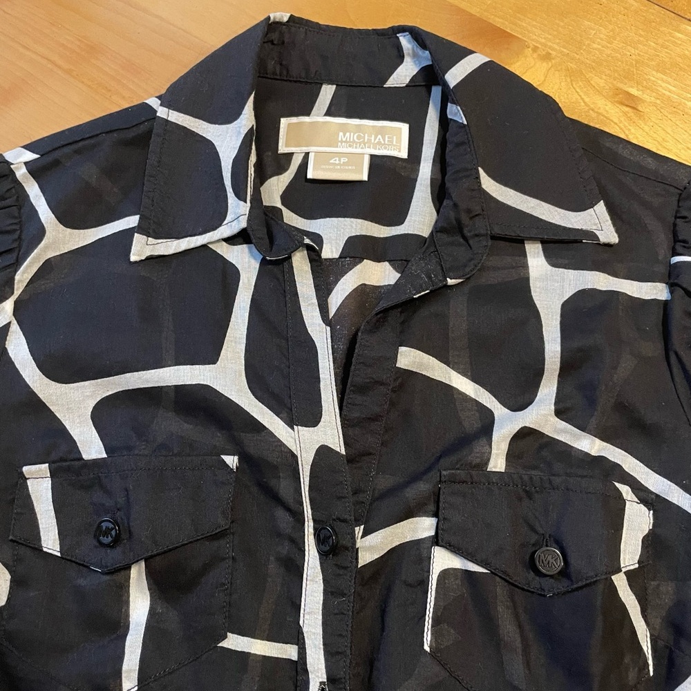 Michael Michael Kors Black and White Print Button Down Top Size 4P - Picture 4 of 11